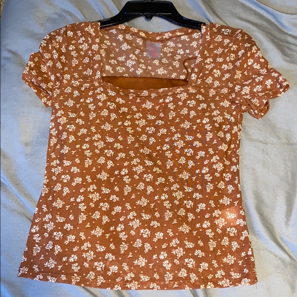 Cropped floral tee